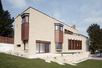 Renovation of a Functionalist Villa